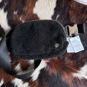 Lululemon Everywhere Belt Bag BLACK Waist Bag / Fanny Pack BRAND NEW SHIPS FAST